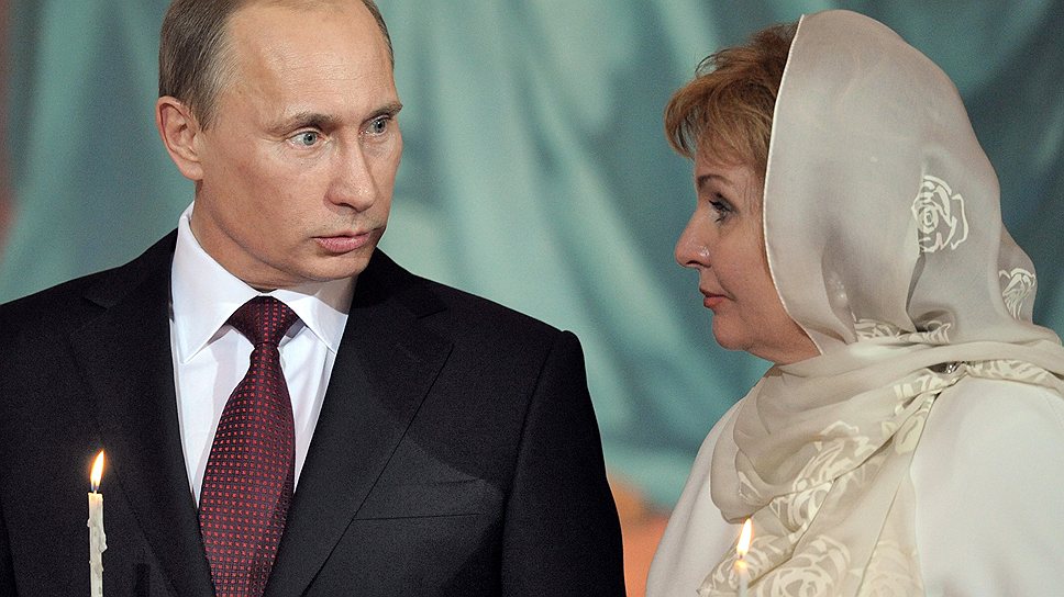 Владимир Путин с супругой Людмилой во время праздничного пасхального богослужения в храме Христа Спасителя, 2011 год