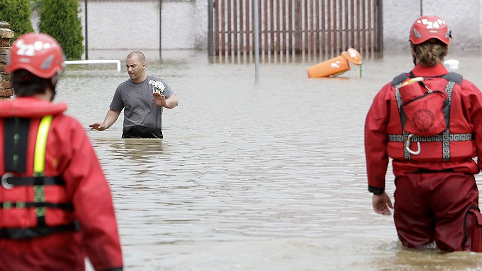 В результате наводнения пригород Праги оказался затопленным — погибли 11 человек