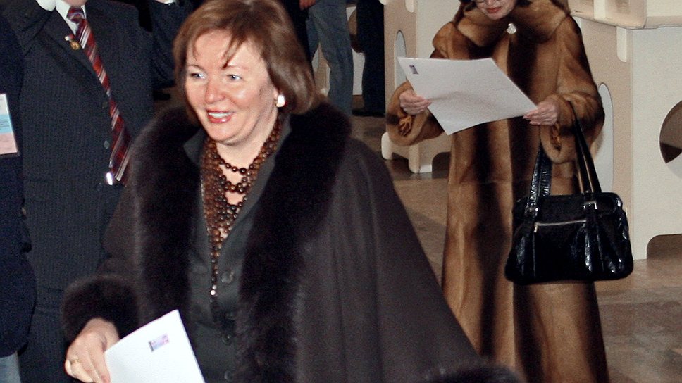 Людмила Путина во время голосования на выборах депутатов Государственной Думы V созыва. 2007 год