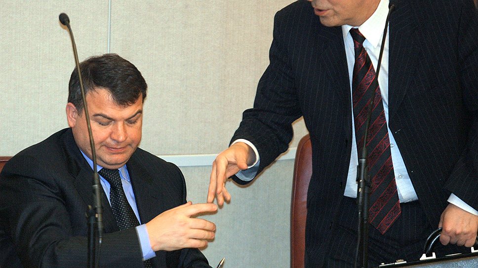 Международные резервы России при Сергее Игнатьеве выросли с $34,6 млрд (на начало 2002 года) до $532 млрд (декабрь 2012 года) 
&lt;br>на фото с экс-министром обороны Антолием Сердюковым (слева)