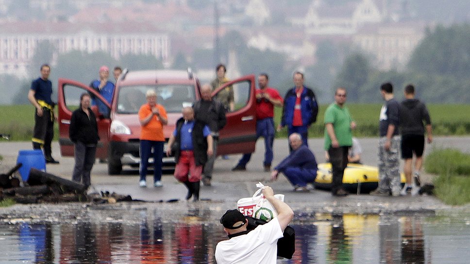 Жители Чехии справляются с последствиями наводнения