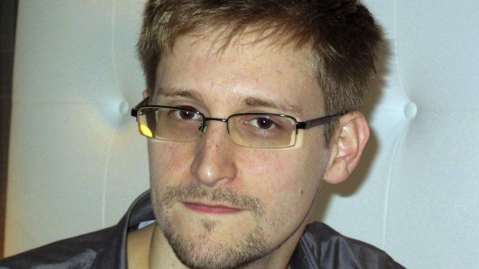 Бывший технический работник ЦРУ Эдвард Сноуден 