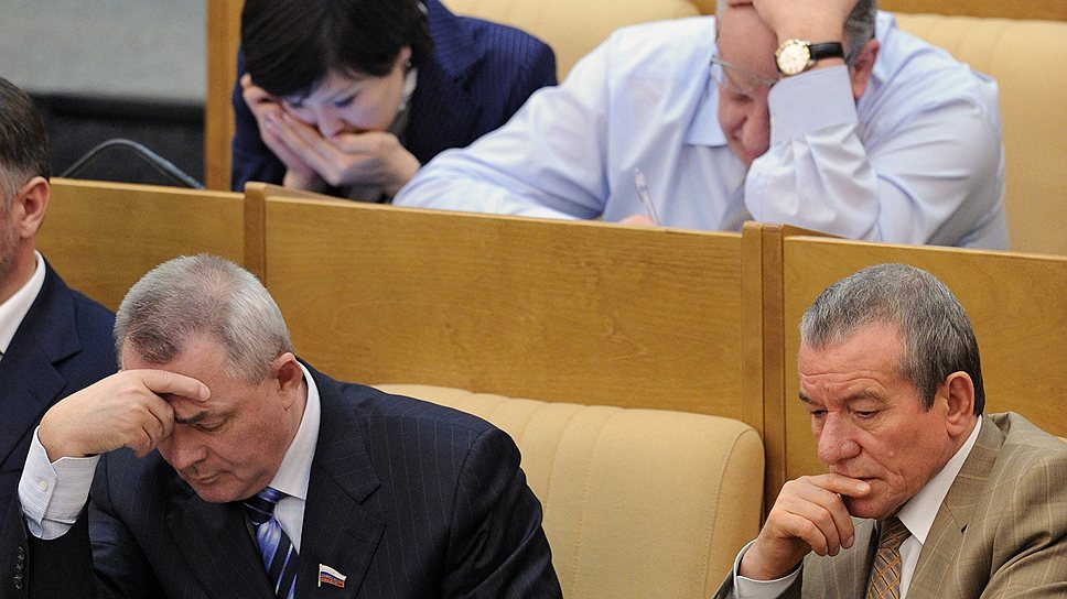 Депутаты во время выступления премьер-министра РФ Владимира Путина с отчетом о работе правительства в 2010 году