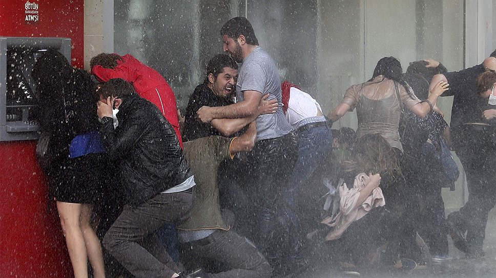 Демонстрантов разгоняют в столице Турции Анкаре