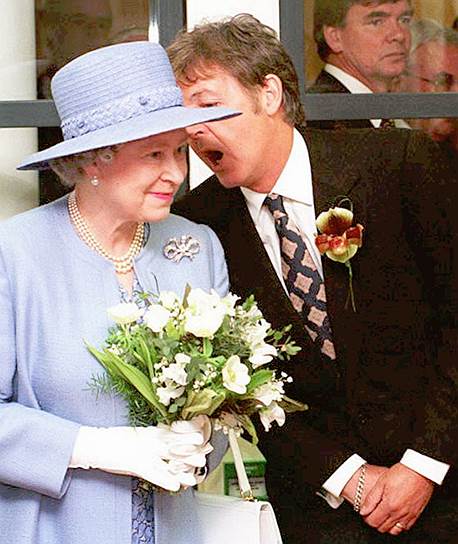 В июне 2012 года Маккартни спел для королевы на праздновании 60-й годовщины ее пребывания на троне Великобритании. «Она крутая»,— не раз заявлял в интервью музыкант о Елизавете II
