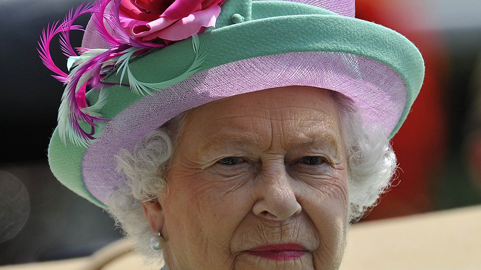 Королева Елизатета II посетила второй день конного турнира Royal Ascot