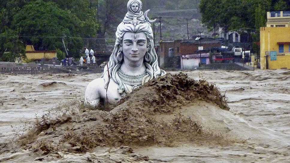 В штате Уттаракханд стихия разрушила более 600 домов, около 70 тыс. человек блокированы из-за размыва дорог