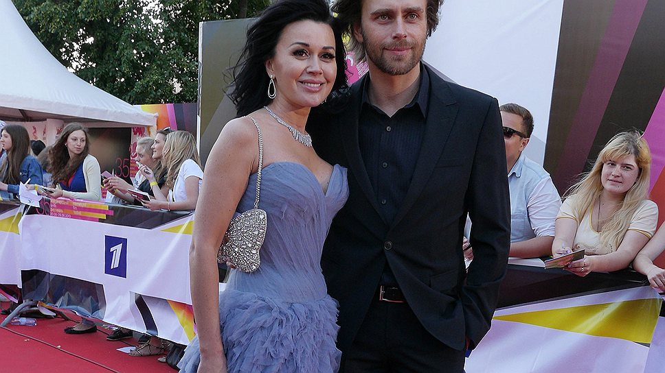 Актриса Анастасия Заворотнюк с мужем фигуристом Петром Чернышевым 