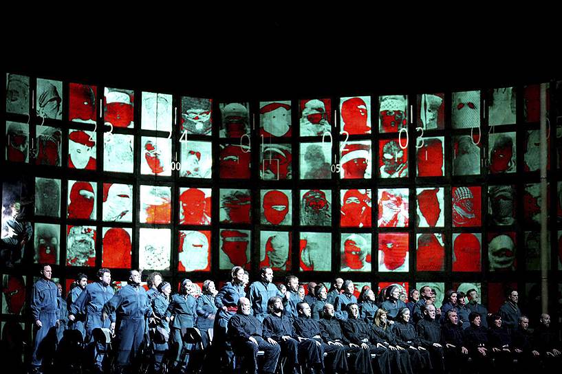 В 2010 году движение Anonymous сделало своим девизом слова Джорджа Оруэлла: «Во время всеобщего обмана говорить правду — это революционный акт»&lt;br>На фото: генеральная репетиция «1984» в театре «Ла Скала» 