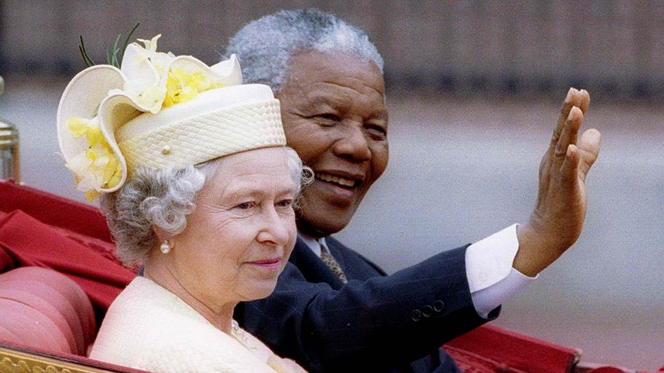 «Обижаться и негодовать — это все равно, что выпить яд в надежде, что он убьет твоих врагов»
&lt;br>На фото: Нельсон Мандела с королевой Великобритании Елизаветой II в первый день его государственного визита в Великобританию, 9 июля 1996 года