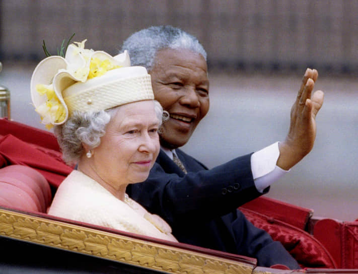 «Обижаться и негодовать, это все равно, что выпить яд в надежде, что он убьет твоих врагов»
&lt;br>Нельсон Мандела с королевой Великобритании Елизаветой II в первый день его государственного визита в Великобританию, 9 июля 1996 года