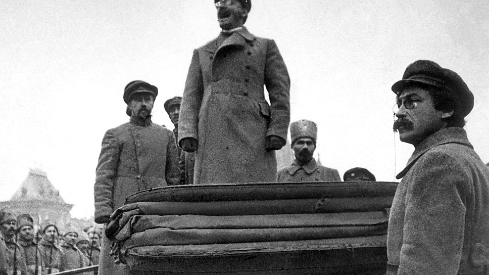 Лидер большевистской партии Лев Троцкий был министром путей сообщения с 25 марта до 10 декабря 1920 года