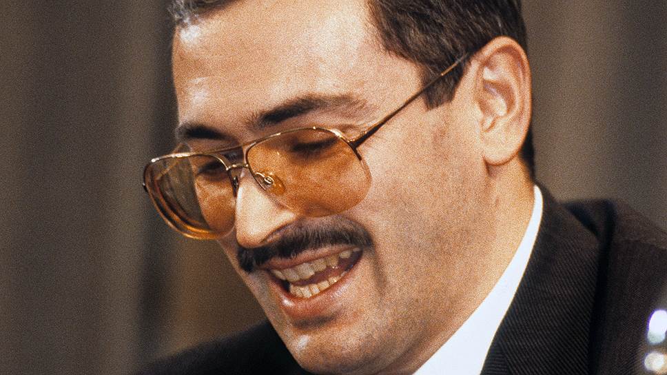 1997 год. Михаил Ходорковский стал совладельцем нефтяной компании «ЮКОС». На тот момент компания была второй по величине  нефтяной компанией в России, а по запасам нефти — первой