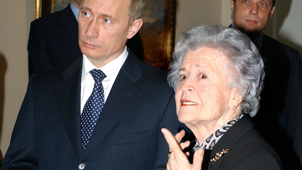Президент ГМИИ имени Пушкина Ирина Антонова (справа) и президент России Владимир Путин