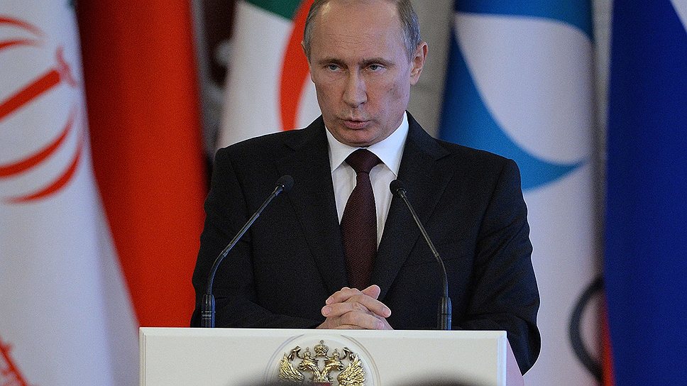 Президент России Владимир Путин на пресс-конференции после заседания Второго саммита Форума стран-экспортеров газа
