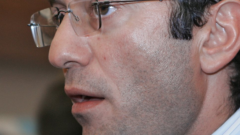 Владелец группы &quot;Нафта Москва&quot; Сулейман Керимов страхует риски в политике с 1999 года. В Госдуме III и IV созывов он был депутатом от ЛДПР, а в 2007 году стал членом Совета федерации от родного Дагестана.