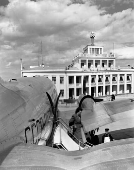 1941 год. В Подмосковье открыта первая очередь международного аэропорта «Внуково»