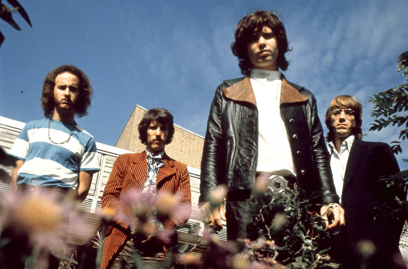 В начале 1967 года вышел первый альбом группы, который так и назывался «The Doors». Он был высоко оценен критиками и положил начало «дорзомании». По версии журнала Rolling Stone, альбом занимает 42-е место в списке 500 лучших альбомов