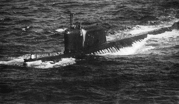 1961 год. На советской атомной субмарине К-19 произошла авария правого реактора. Восемь подводников, которые пытались охладить реактор, скончались от излучения в течение двух недель