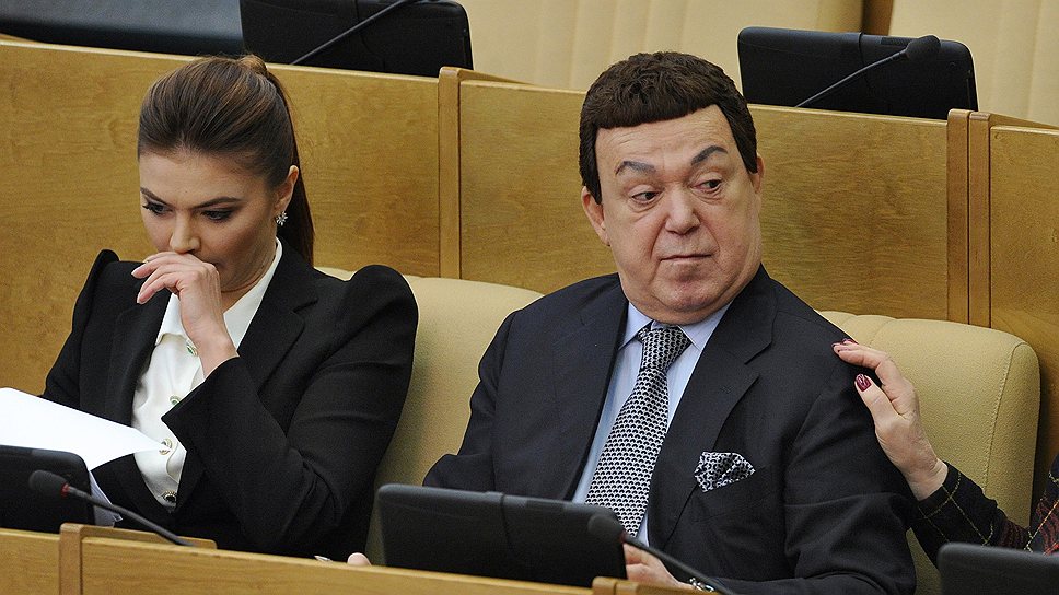 Слева направо: депутаты от фракции &quot;Единая Россия&quot; Алина Кабаева (в ГД с 2007 года), Иосиф Кобзон (в ГД с 1997 года), и Валентина Терешкова (в ГД с 2011 года) 