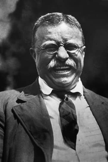 1903 год. Президент США Теодор Рузвельт торжественно объявил об открытии тихоокеанской линии связи, разослав по кабелю, проложенному по дну Тихого океана, сообщения по всему миру
