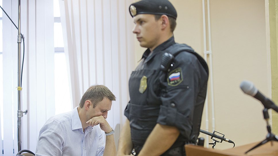 Защита Алексея Навального отмечает, что следствие занимается подменой понятий, предлагая рассматривать предпринимательскую деятельность как преступную
