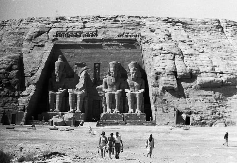 1881 год. В Египте, под Луксором, обнаружена уникальная гробница с захоронениями фараонов Сети I, Аменхотепа I, Тутмоса III и Рамзеса II Великого