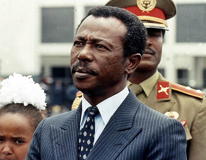 Менгисту Хайле Мариам — первый президент Эфиопии  (1987—1991). Устраивал массовые расстрелы и репрессии. Однажды лично расстрелял своих политических оппонентов. В Зимбабве приговорен к казни. Скрывается в Европе по сей день 