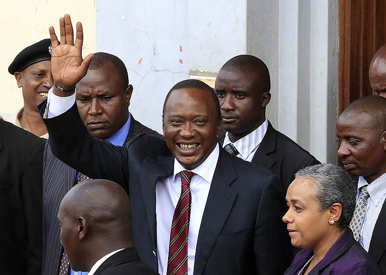 Ухуру Кениатта — президент Кении и владелец империи семейного бизнеса, включающей в себя пятизвездочные туристические отели, авиакомпании и коммерческое сельское хозяйство. Обвиняется в геноциде во время политического кризиса в Кении в 2007—2008 годах