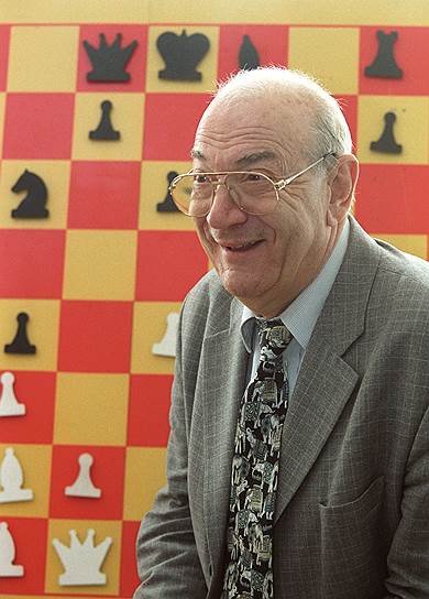 Шахматист Виктор Корчной отказался возвращаться в СССР после турнира IBM, проходившего в 1976 году в Амстердаме. Первое время жил в Нидерландах, а позднее поселился в Швейцарии, где получил сначала политическое убежище, а потом гражданство. Скончался в 2016 году в Швейцарии