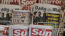 Трем британским журналистам предъявлены обвинения во взяточничестве