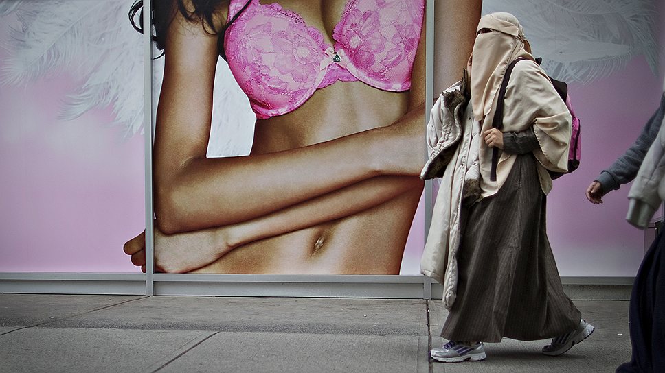 В разное время о необходимости введения запрета на ношение женских мусульманских одеяний заявляли парламенты Австрии, Ирландии, Испании, Италии и Швейцарии