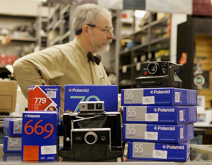 2001 год. Американск­ий концерн Polaroid объявил о своем банкротств­е