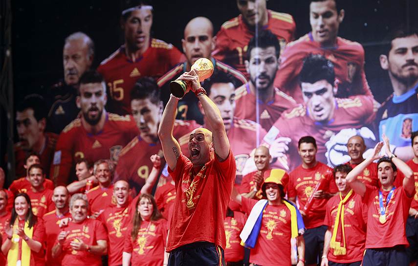 2010 год. Сборная Испании по футболу впервые в своей истории стала победителем чемпионата мира по футболу