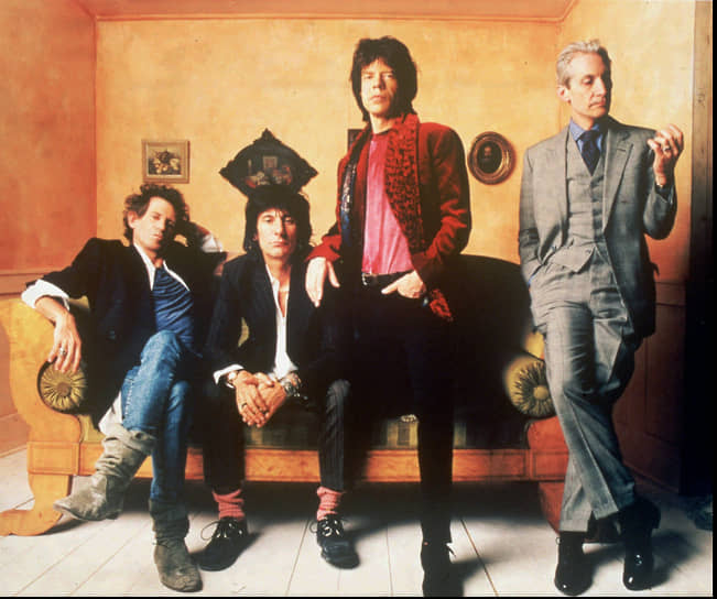 В 1991 году группа выпустила концертный альбом «Flashpoint», после чего Билл Уаймен заявил о том, что покидает The Rolling Stones. Замена ему нашлась лишь в 1994 году в лице Дэррила Джонса, сотрудничавшего с Майлсом Дэвисом и Стингом