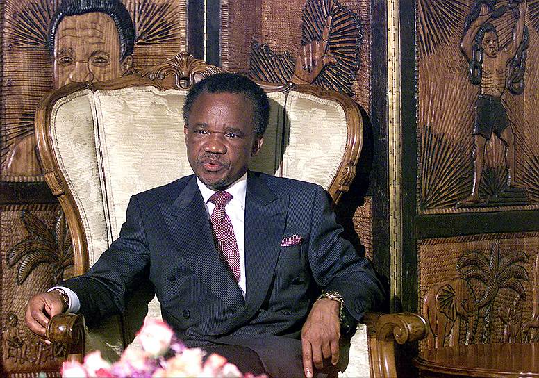 В марте 2001 года завершился развод президента Замбии Фредерика Чилубы и его жены Веры. Супруги прожили вместе 33 года, у них было девять детей. О причинах развода официально не сообщалось
