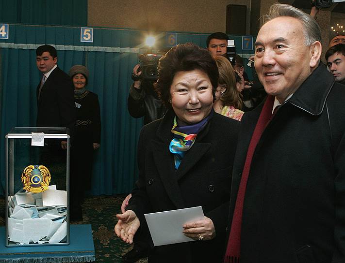 В 2011 году перед досрочными президентскими выборами в Казахстане бывший зять Нурсултана Назарбаева объявил, что глава республики давно развелся с женой Сарой. Причина развода не называлась