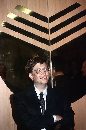 1999 год. Cтоимость акций корпорации Microsoft, которыми владеет Билл Гейтс, достигла $100 млрд