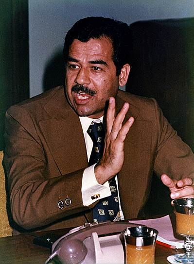 1979 год. Президент Ирака Ахмед Хасан аль-Бакр подает в отставку, его место занимает Саддам Хусейн (на фото)