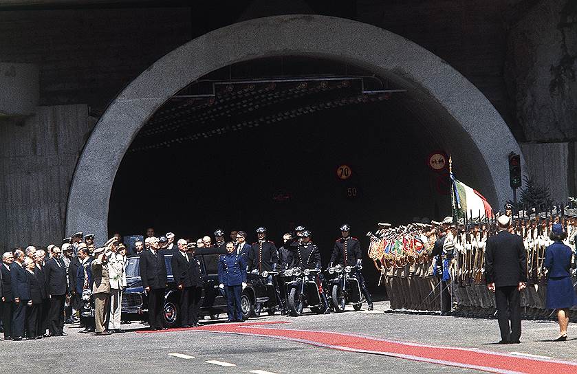1965 год. Открытие туннеля Монблан, связывающего Францию и Италию