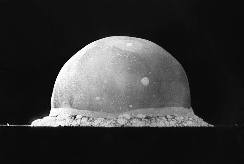 1945 год. США успешно испытали атомную бомбу в пустыне Аламогордо в штате Нью-Мексико