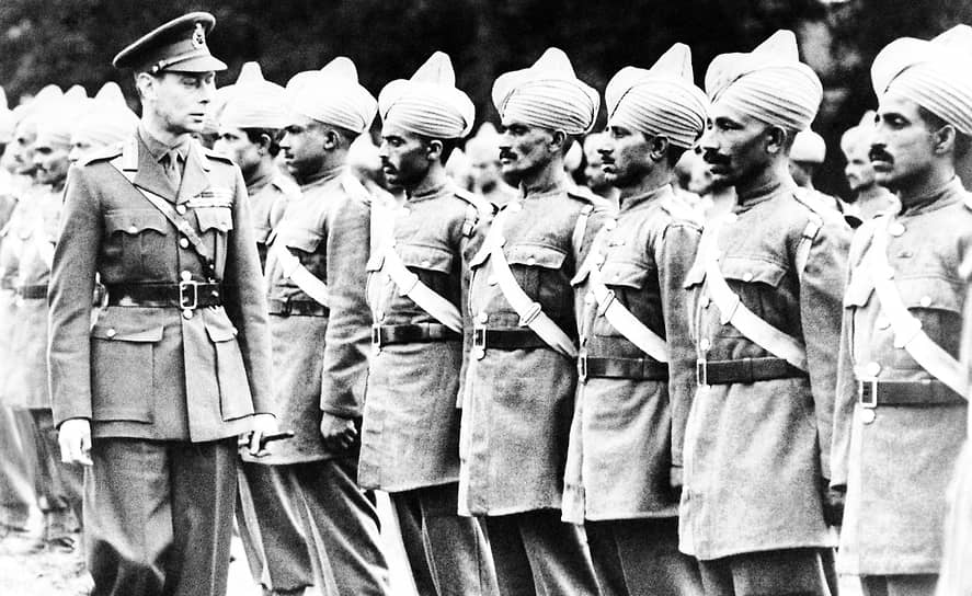 1947 год. Король Великобритании Георг VI подписал закон о независимости Британской Индии