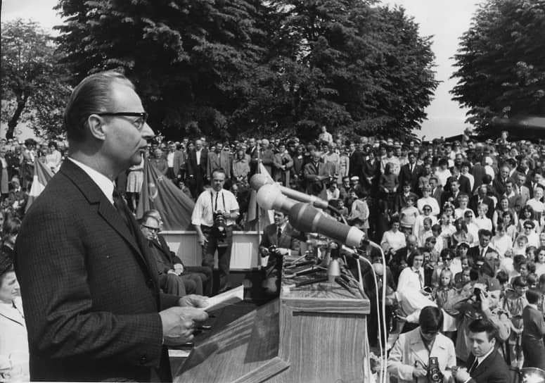 1968 год. Лидер чешских коммунистов Александр Дубчек выдвинул лозунг «Социализм с человеческим лицом»