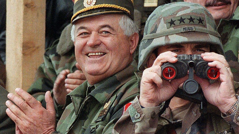 Сербский генерал Момир Талич, начальник генерального штаба армии Республики Сербской, обвинялся в геноциде, преступлениях против человечности, разрушении городов, религиозных учреждений и иной собственности. Скончался 28 мая 2003 года в военном госпитале Белграда