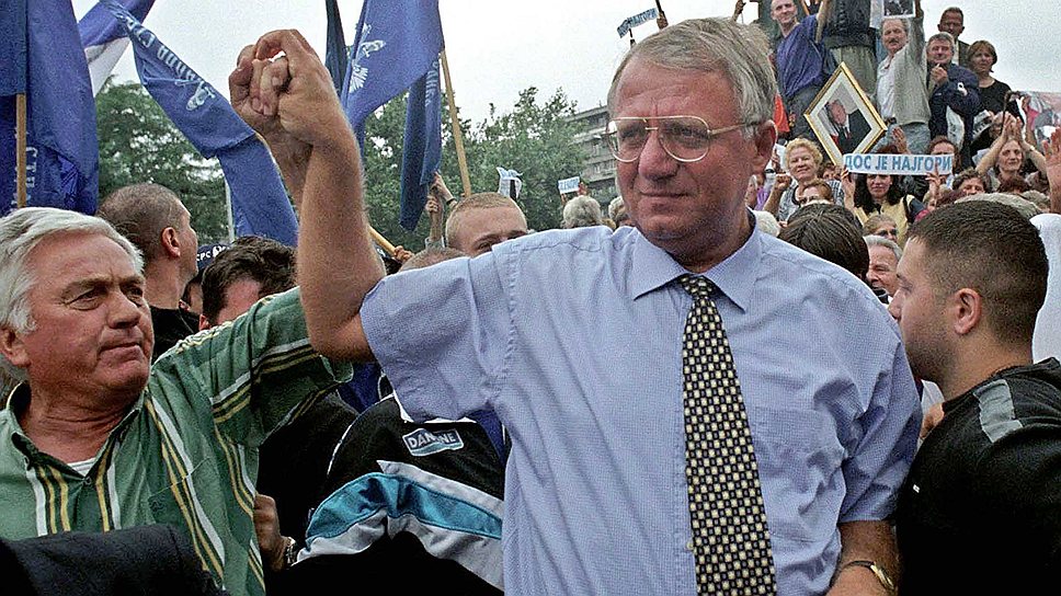 24 февраля 2003 года в МТБЮ сдался бывший вице-президент Сербии, лидер сербских радикалов Воислав Шешель, обвиняемый в преступлениях против человечности в Хорватии и Боснии. В 2009–2012 годах МТБЮ трижды выносил ему приговоры по второстепенным делам. 6 ноября 2014 года трибунал временно освободил Шешеля для лечения от рака, но прибыв в Сербию, он отказался возвращаться в Гаагу добровольно. 31 марта 2016 года Воислав Шешель был полностью оправдан по всем пунктам обвинения. Прокурор МТБЮ Серж Браммерц пытался обжаловать приговор в апреле 2016 года, но эта попытка не увенчалась успехом.