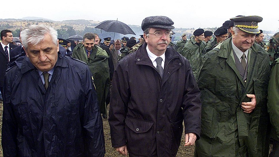 Вице-премьер Югославии Никола Шаинович (в центре) обвинялся в насильственном переселении, убийствах, преследовании по политическим, национальным и религиозным мотивам. 26 февраля 2009 года приговорен к 22 годам заключения