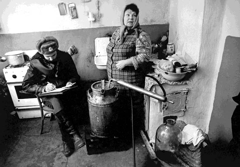 По оценочным данным, самогон стал составлять более двух пятых потребляемого в стране алкоголя. В СССР резко выросло потребление сахара, который использовался для изготовления спиртного. В 1985 году к ответственности было привлечено 30 тыс. самогонщинов, в 1986 году — 150 тыс., в 1987 году — уже 397 тыс.  