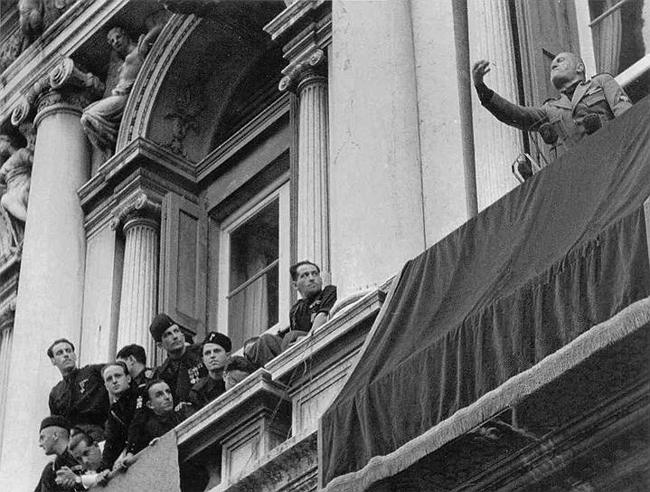 Главная мечта Муссолини заключалась в Италии «великой, уважаемой, которую боялись бы» во всем мире. В 1923 году состоялся захват Корфу. Муссолини также контролировал режимы Албании и Ливии 