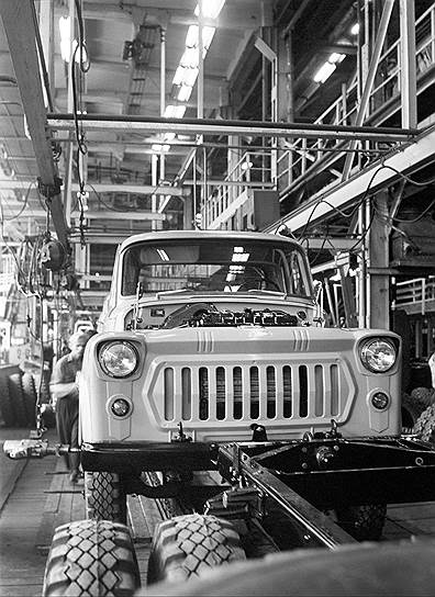 1963 год. На Горьковском автозаводе были изготовлены первые опытные образцы автомобилей ГАЗ-53