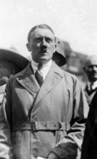 1921 год. В Германии Адольф Гитлер избран лидером Национал-социалистической немецкой рабочей партии